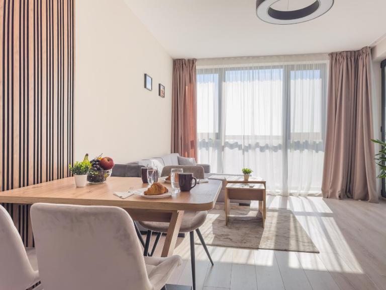 Modern 1BR Apartment with Free Street Parking and free Gym Pass 5-min drive from city centre - B&B Plovdiv