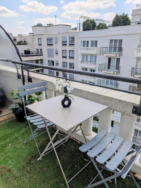 Cozy Studio Paris Porte de Versailles - Chambres d'hôtes Issy-les-Moulineaux