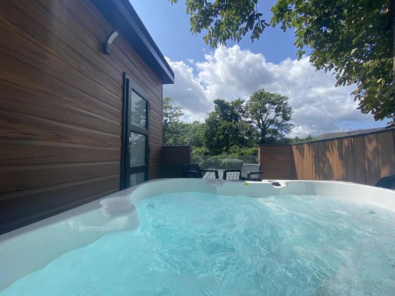 P51 - Studio Pod with Hot tub - Ferienwohnung Bethesda