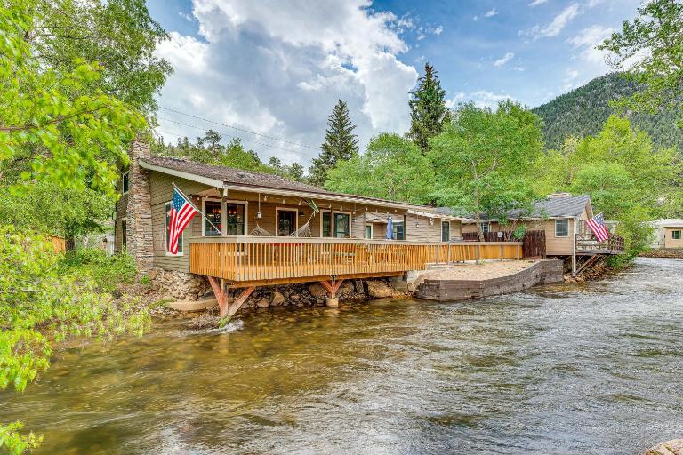 Private Hot Tub - Riverfront Cabin In Estes Park! - Ferienwohnung Estes Park