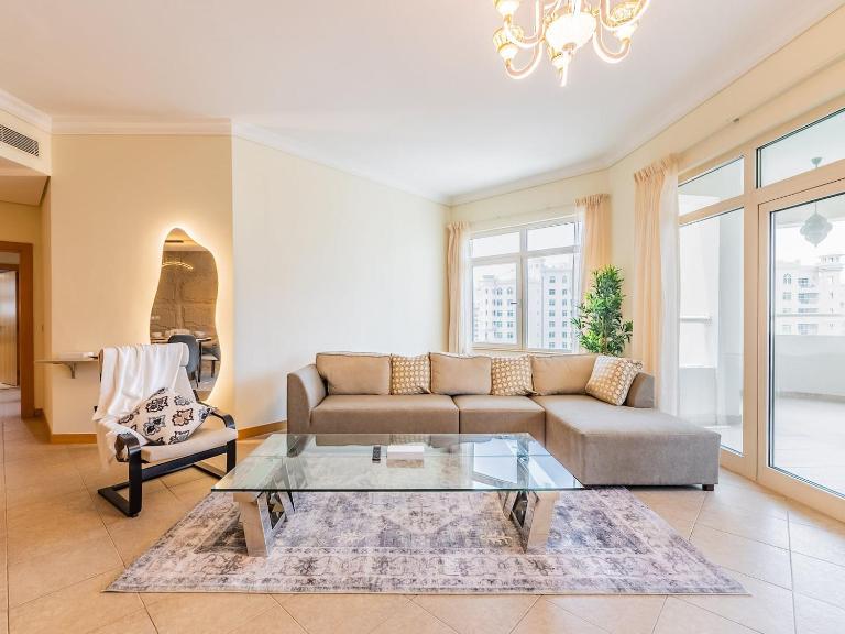Chic 4BR Apt w Early Check In and Late Check Out Facility & Pool Palm Beach Club Dubai - Ferienwohnung Dubai