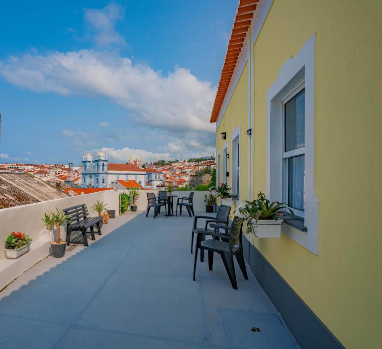 Yellow House - Casa 1 - B&B Angra do Heroísmo