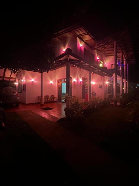 Moonlight Home Stay - B&B Anuradhapura