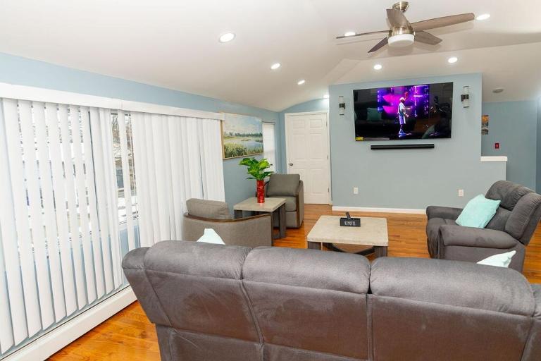 A cozy serene 3 BDR, 2 full baths near JFK & LaGuardia Airport - B&B Laurel Hollow