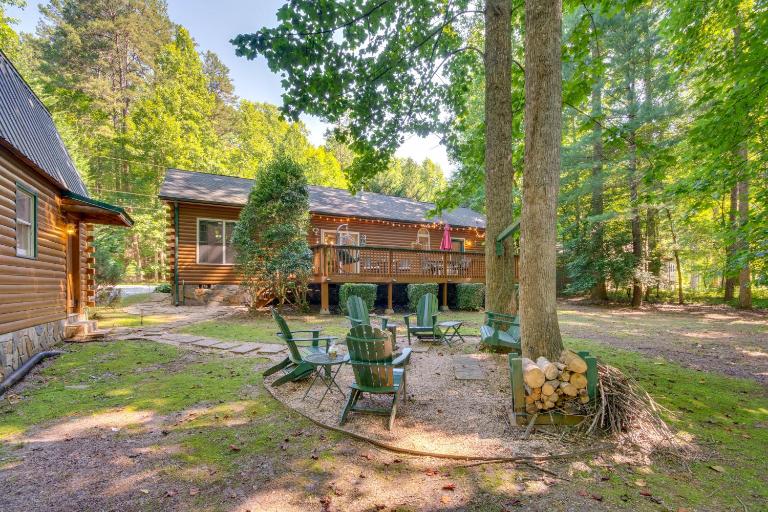 Sandy Beach, Fun Games & Barn: Lake Lure Gem! - B&B Lake Lure