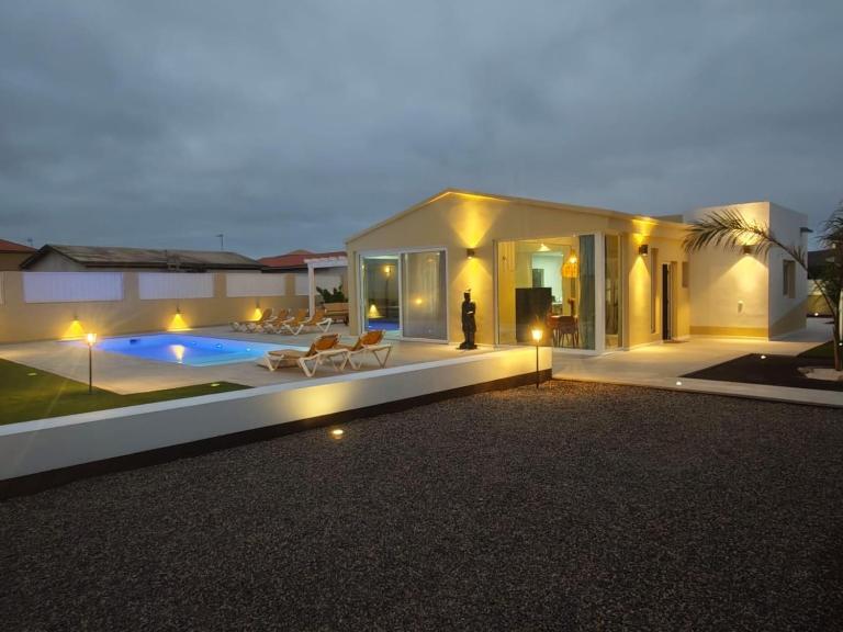 Villa con piscina LAJARES Ojo del Calderón - Bed and Breakfast Lajares
