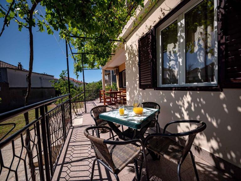Apartments in Seline - Paklenica Riviera 41711 - B&B Seline