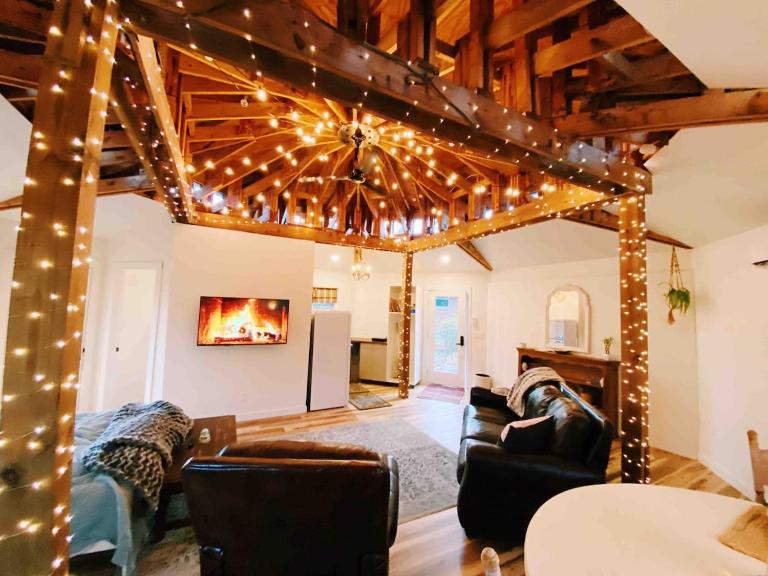 Honeymoon Hollow - B&B Travelers Rest