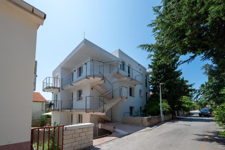 Apartments with parking space Novalja, Pag - 24135 - B&B Novalja