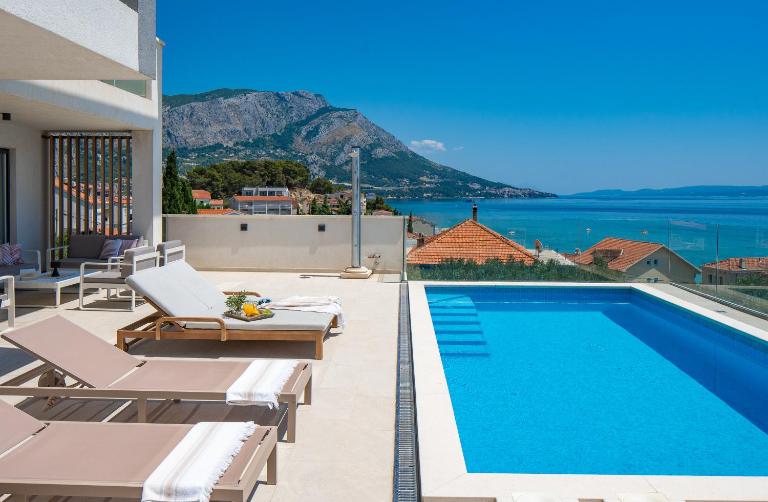 Luxurious VILLA LAPIS - heated pool, sauna, gym and spa, 120m to sandy beach - Ferienwohnung Omiš