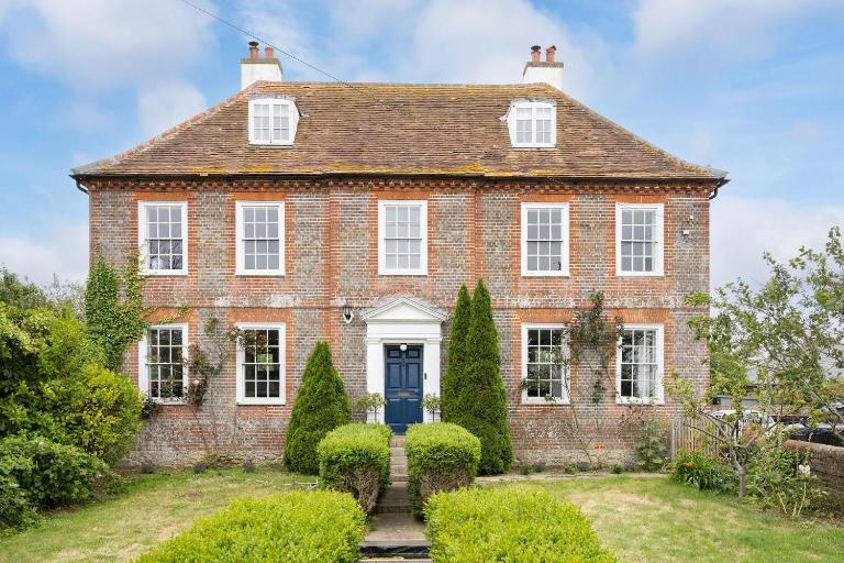 Coles House by The Butler Collection - B&B Chichester