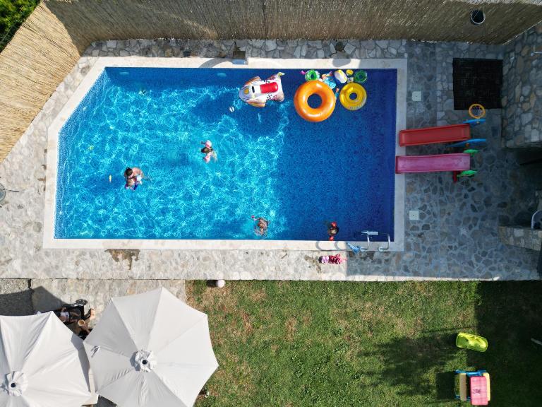 Wildstone Krusi - Pool & Apartments 2 - Chambres d'hôtes Podgorica