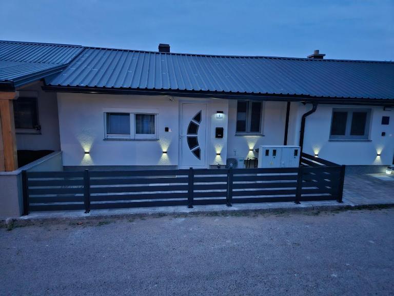 Tiny House Ciciban - self check in and check out - B&B Otočac