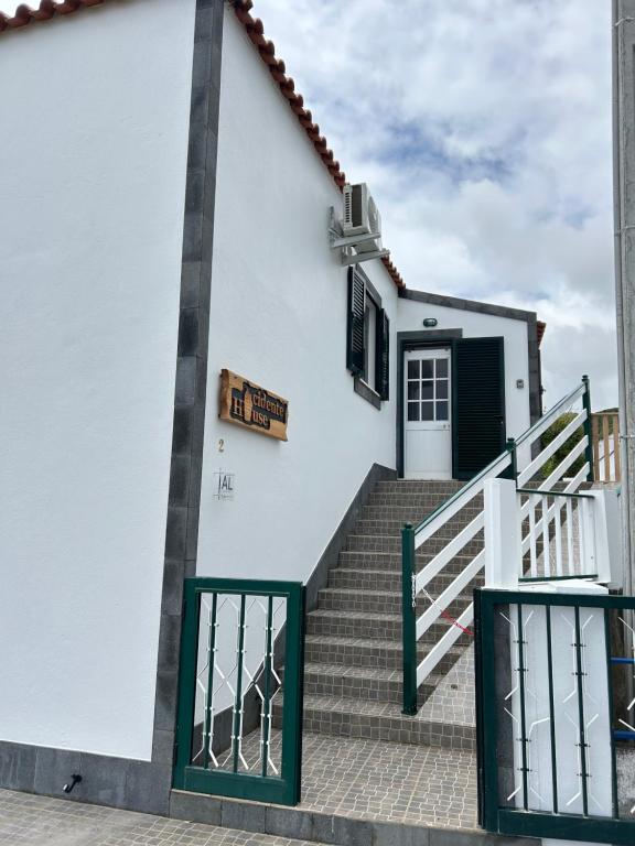 Ocidente House - B&B Santa Cruz das Flores