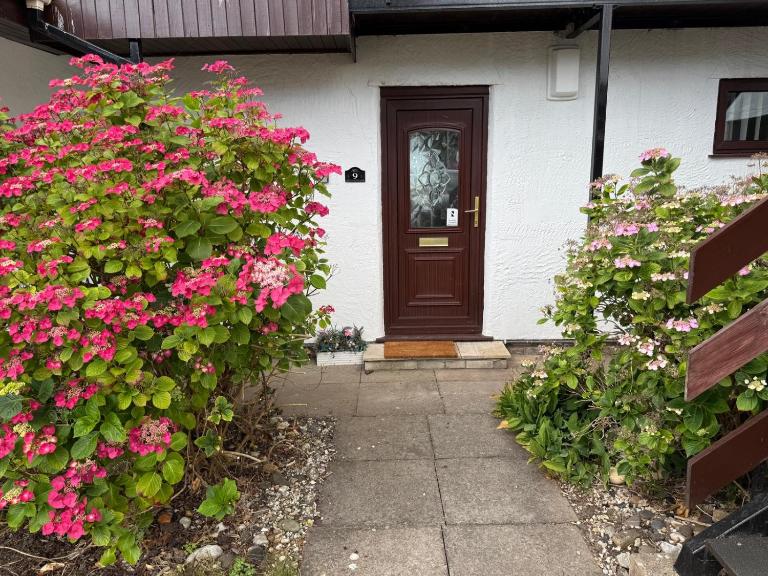 Ground Floor Beachside Apartment - B&B Deganwy