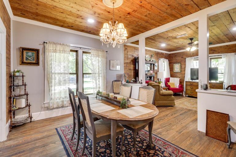 1925 Craftsman Bungalow - 1 Mi to Dtwn Waxahachie! - B&B Waxahachie