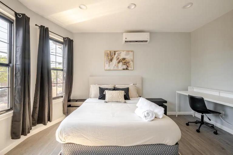 Modern 3-Bdrm Apt in Black Rock - B&B Bridgeport