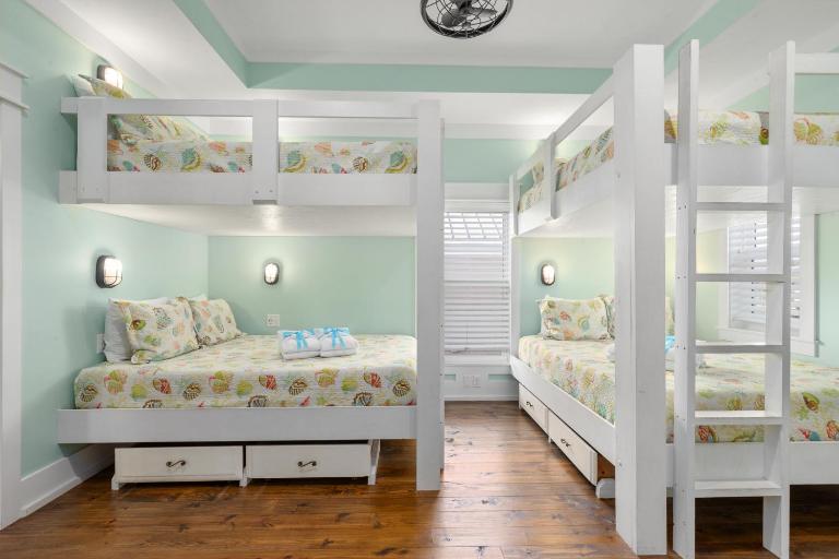 Three Master Bedrooms! Easy Beach Access! Gulf Views - Chambres d'hôtes Panama City Beach