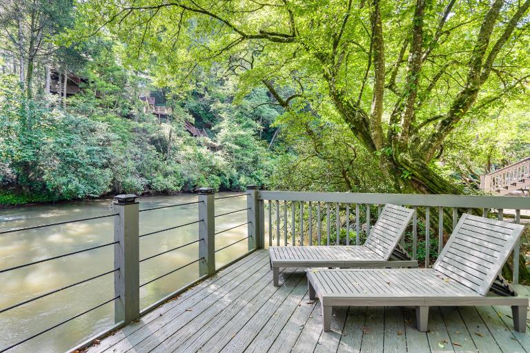 Cartecay River Retreat w/ Yard & Screened Porch! - Chambres d'hôtes Ellijay