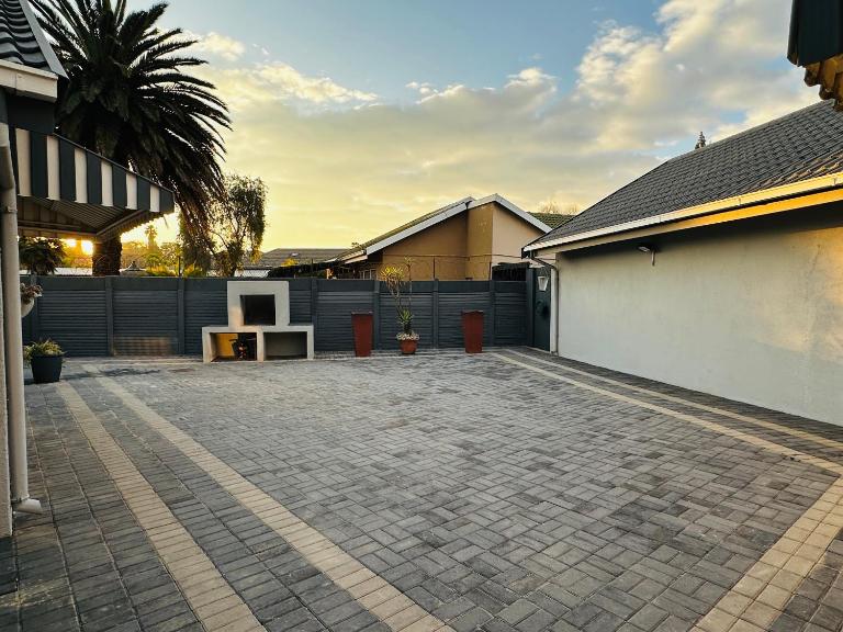 Afrisky Guest House - B&B Kempton Park