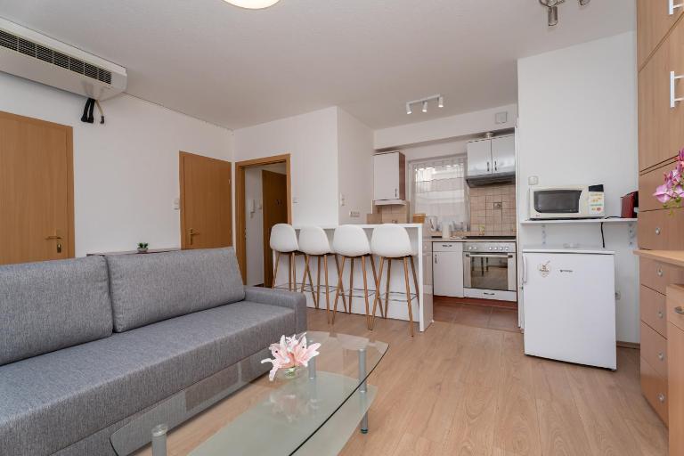Downtown Loft with Balcony - Keleti - Garay Square - B&B Budapest