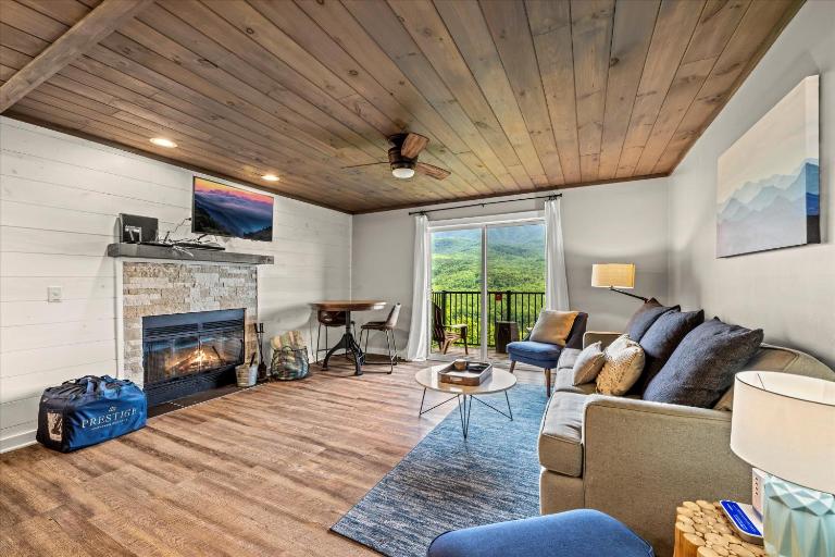 Modern Mountain Escape - Chambres d'hôtes Gatlinburg
