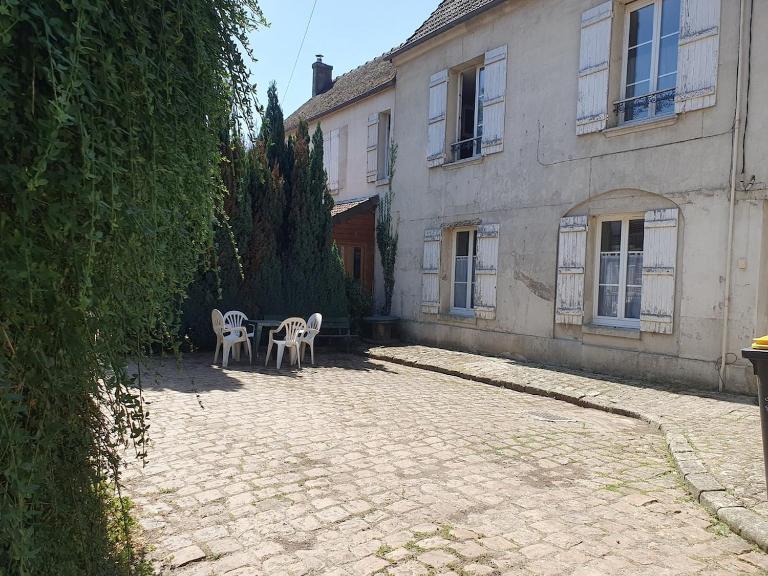 Proximity to Cité Internationale - B&B Villers-Cotterêts