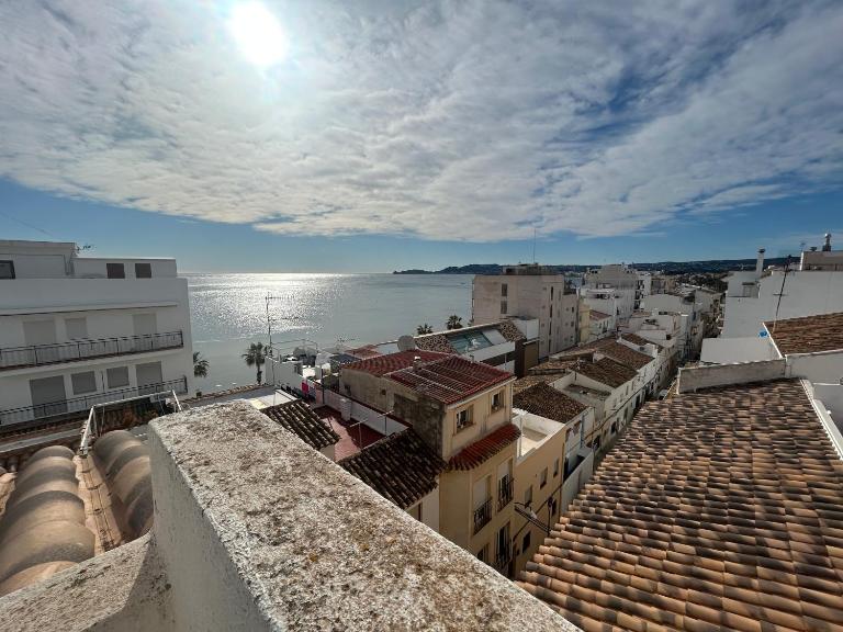 Duplex with spacious terraces and stunning sea views, right next to the beach - B&B Xàbia