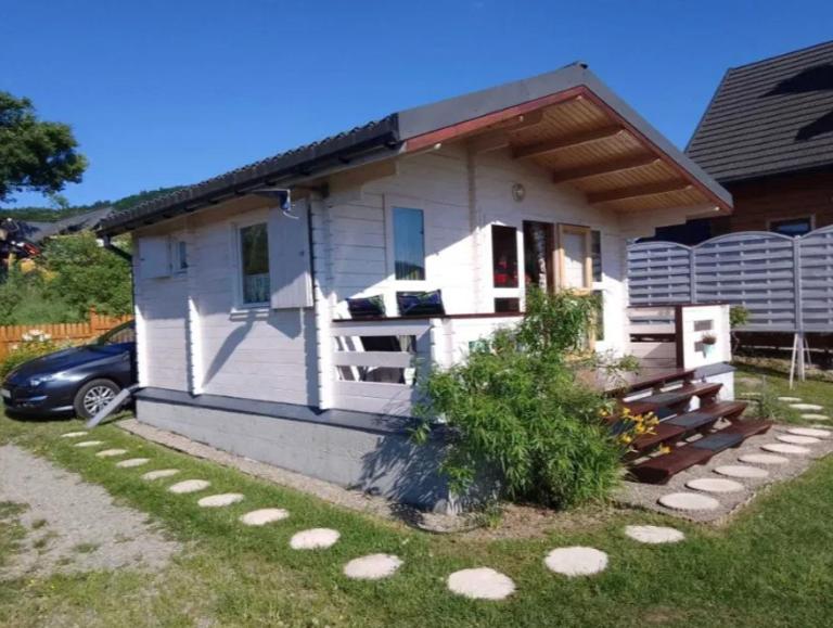Mała Chatka w Dolinie Niedźwiadka - Drewniany Biały Domek - Chambres d'hôtes Wysowa-Zdrój