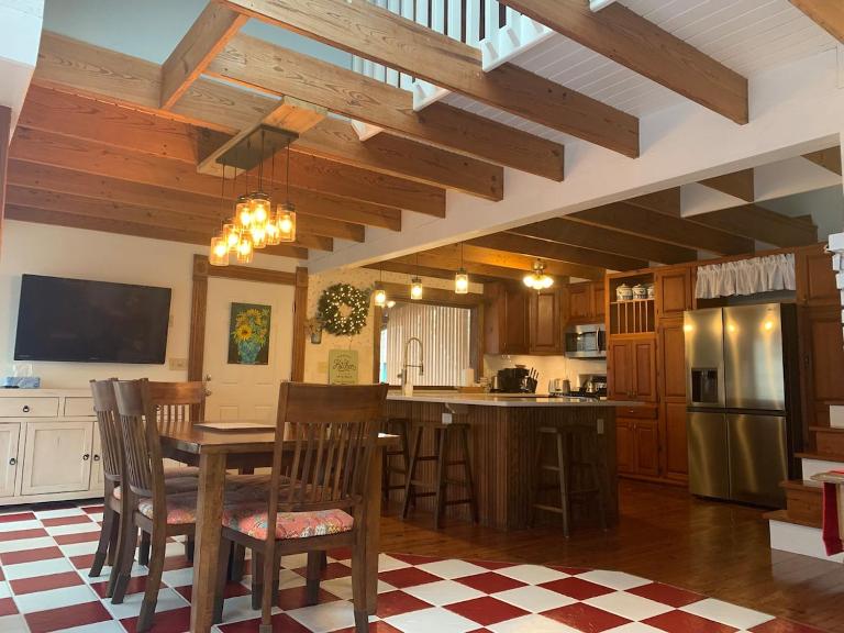 The Blessing House Peaceful Stylish Near Downtown - B&B Siloam Springs