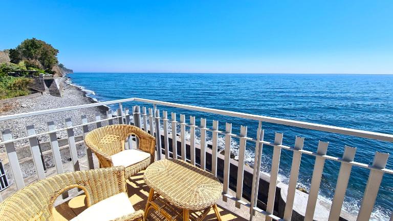 Sunrise on the sea - B&B Riposto