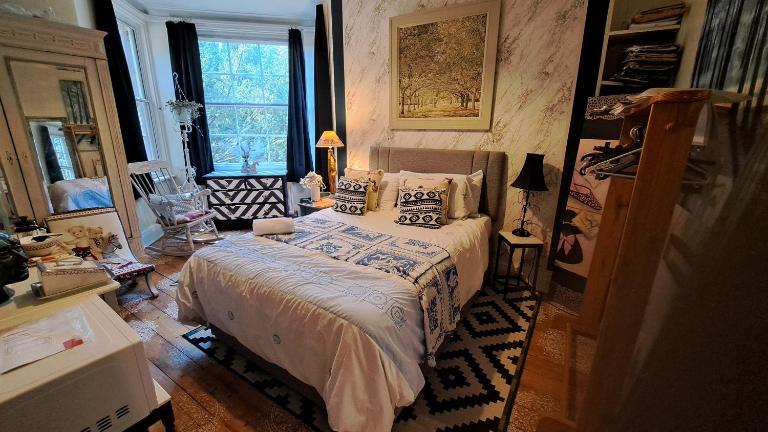 Putney West Hill, spacious with comfy bed Close to bus - B&B London