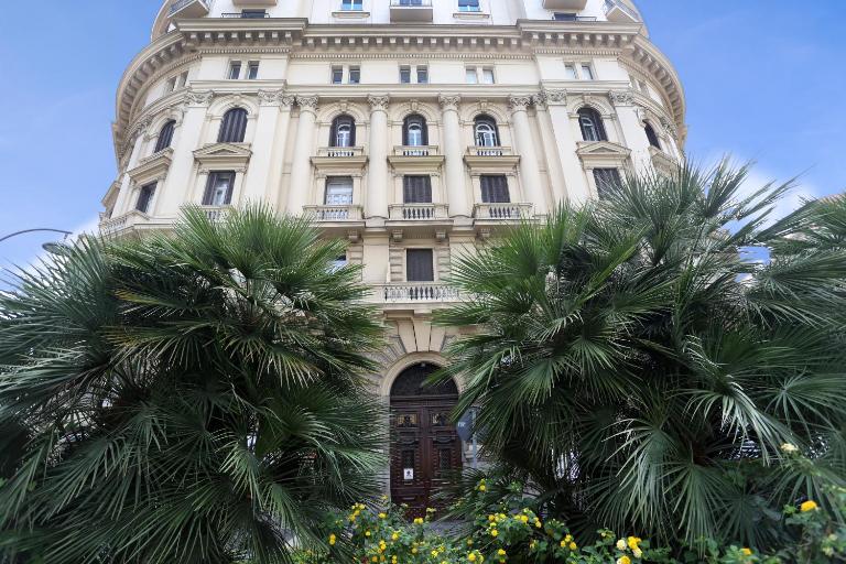 Piazza Bovio 22 - Chambres d'hôtes Naples