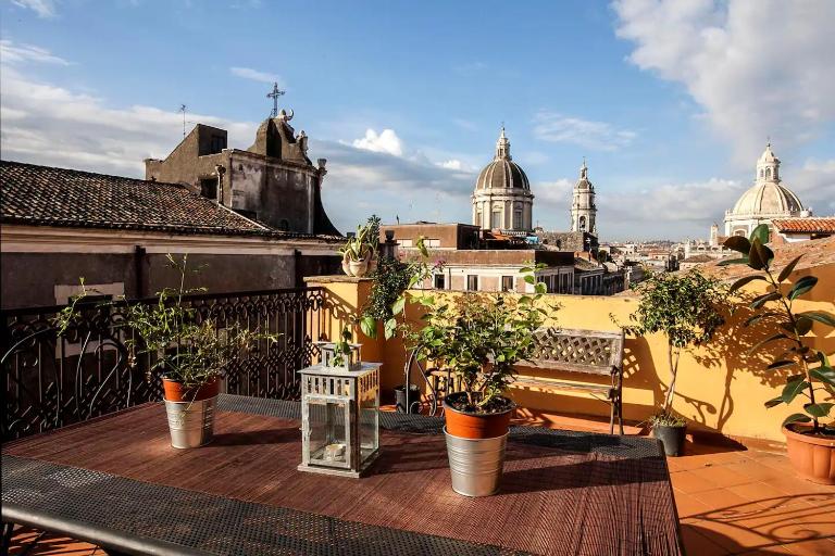 Charming Rooftop Flat in City Center - B&B Catania