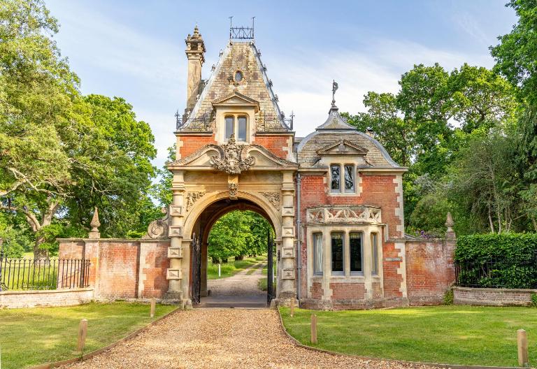 Historic 2 bed gatehouse in private parkland - Bed and Breakfast Brockenhurst