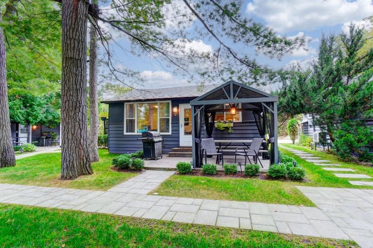 The Cozy Shore Cottage - Large - B&B Wasaga Beach