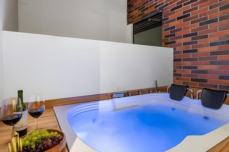Casa Solei 12-9 - Stylish Apt with Jacuzzi & AC - Bed and Breakfast El Pueblito