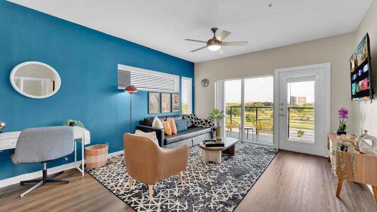 LUX 1B1B with Parking, Pool, Gym, Private Patio near Austin - B&B Cedar Park