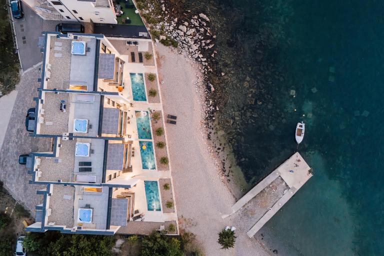 Beachfront Escape Villa Nevera - Bed and Breakfast Seline