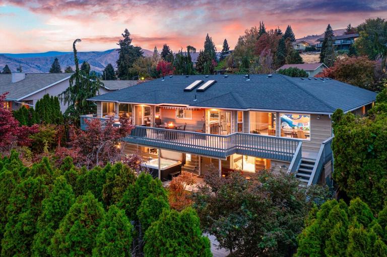 14 Person Adventure Oasis with Hotub - Chambres d'hôtes Wenatchee