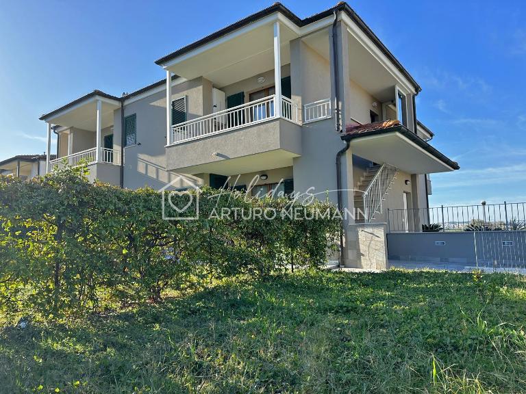 228 - Appartamento bilocale al primo piano con terrazzo vista mare- CLIMATIZZATO, SPIAGGIA INCLUSA - B&B Marcelli
