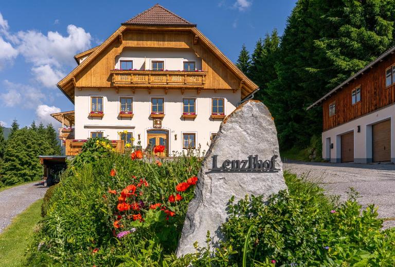 Lenzlhof - Ferienwohnung Mariapfarr