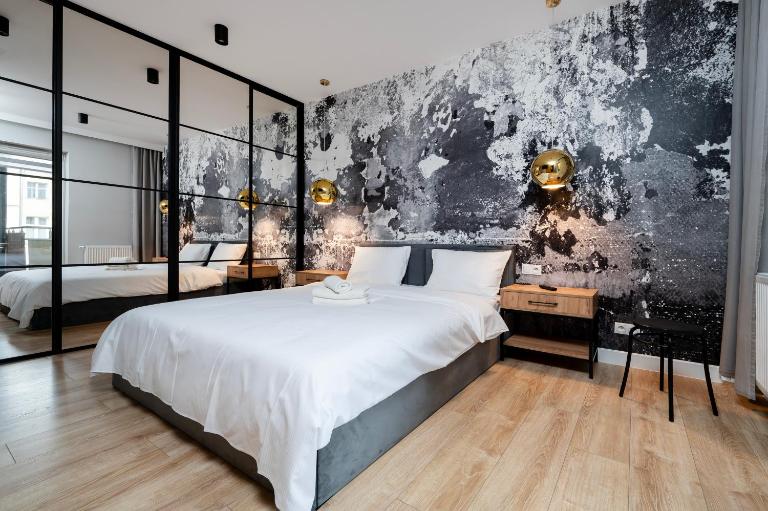 Urban Elegance Bliss Apartment by BookingHost - Ferienwohnung Łódź