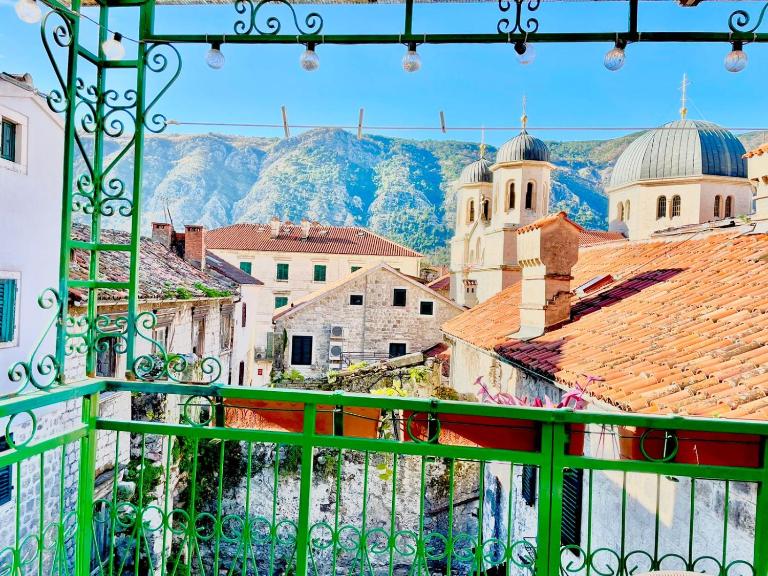 ground apartaments with balcony - Bed and Breakfast Kotor