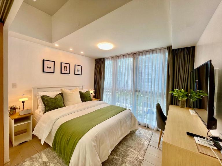 Cozy place across Mitsukoshi Mall - B&B Manila