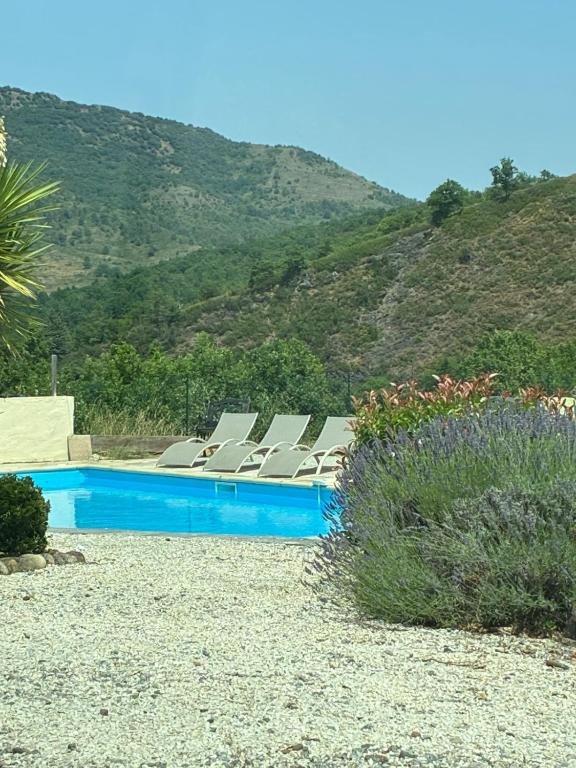 Vacation home with pool - B&B Quillan