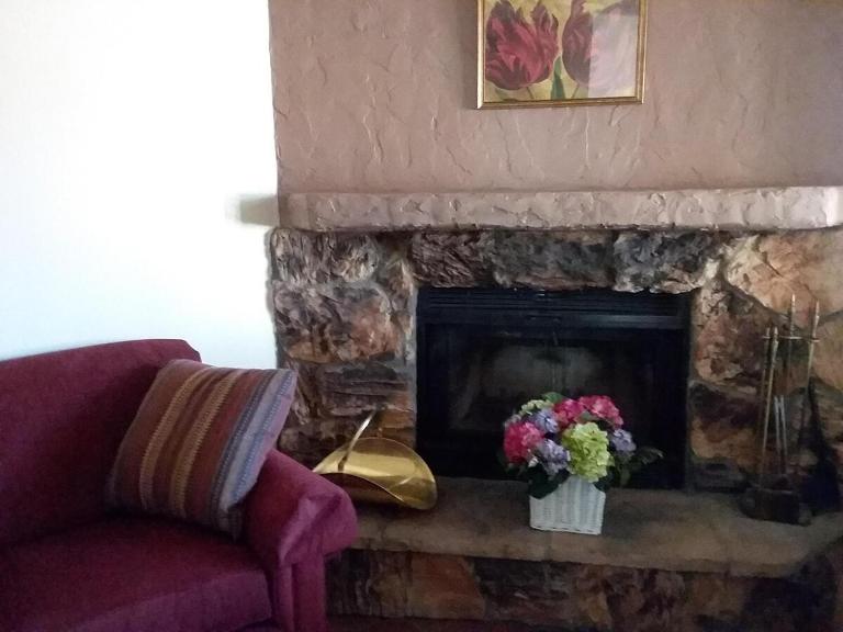 Comfortable Generously Furnished Home - B&B Sierra Vista