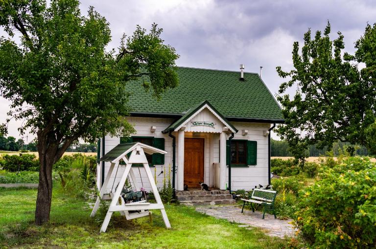 Biały Domek w Ogrodzie Różanym - B&B Księża Wola