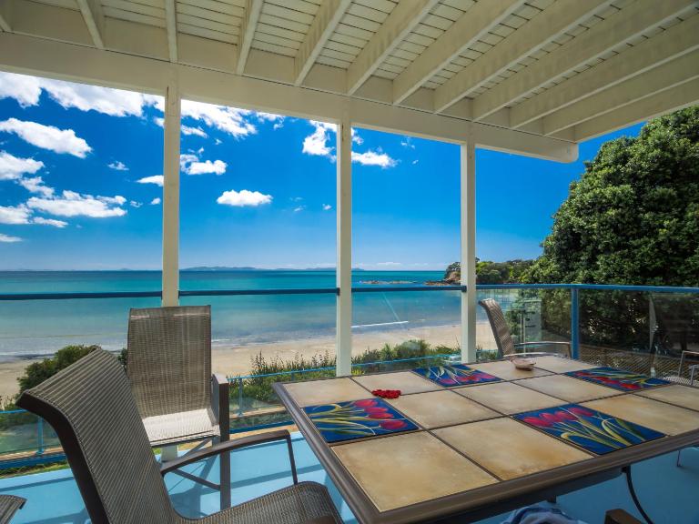 By the Bay Beachfront Apartments - B&B Mangonui