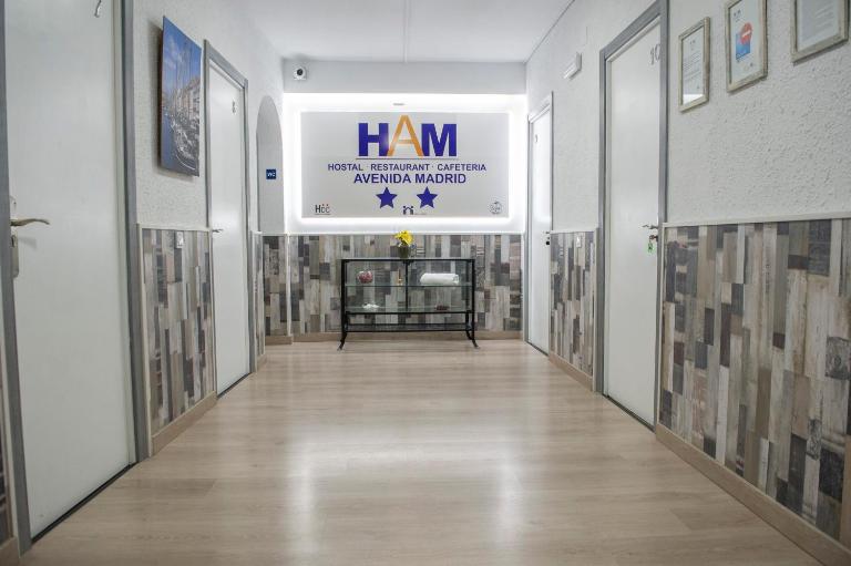 Hostal Restaurante Avenida de Madrid - Ferienwohnung Terrassa